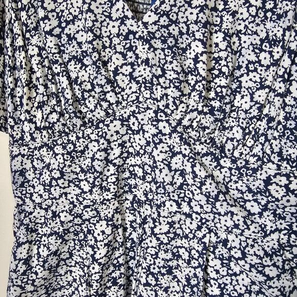 EUC OLD NAVY FLORAL V NECK SOFT JUMPSUIT SIZE SMALL - Picture 9 of 16
